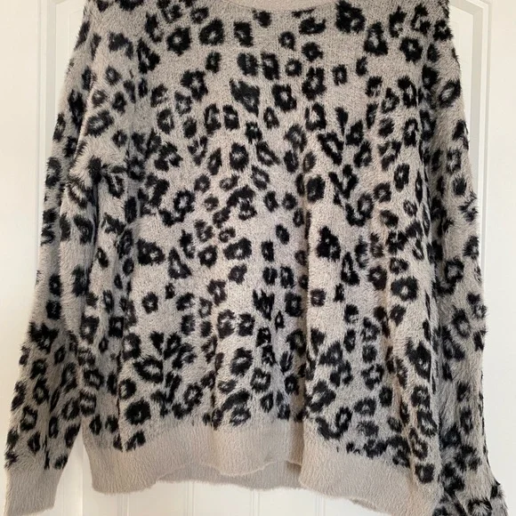 Animal print sweaters - Picture 4 of 4